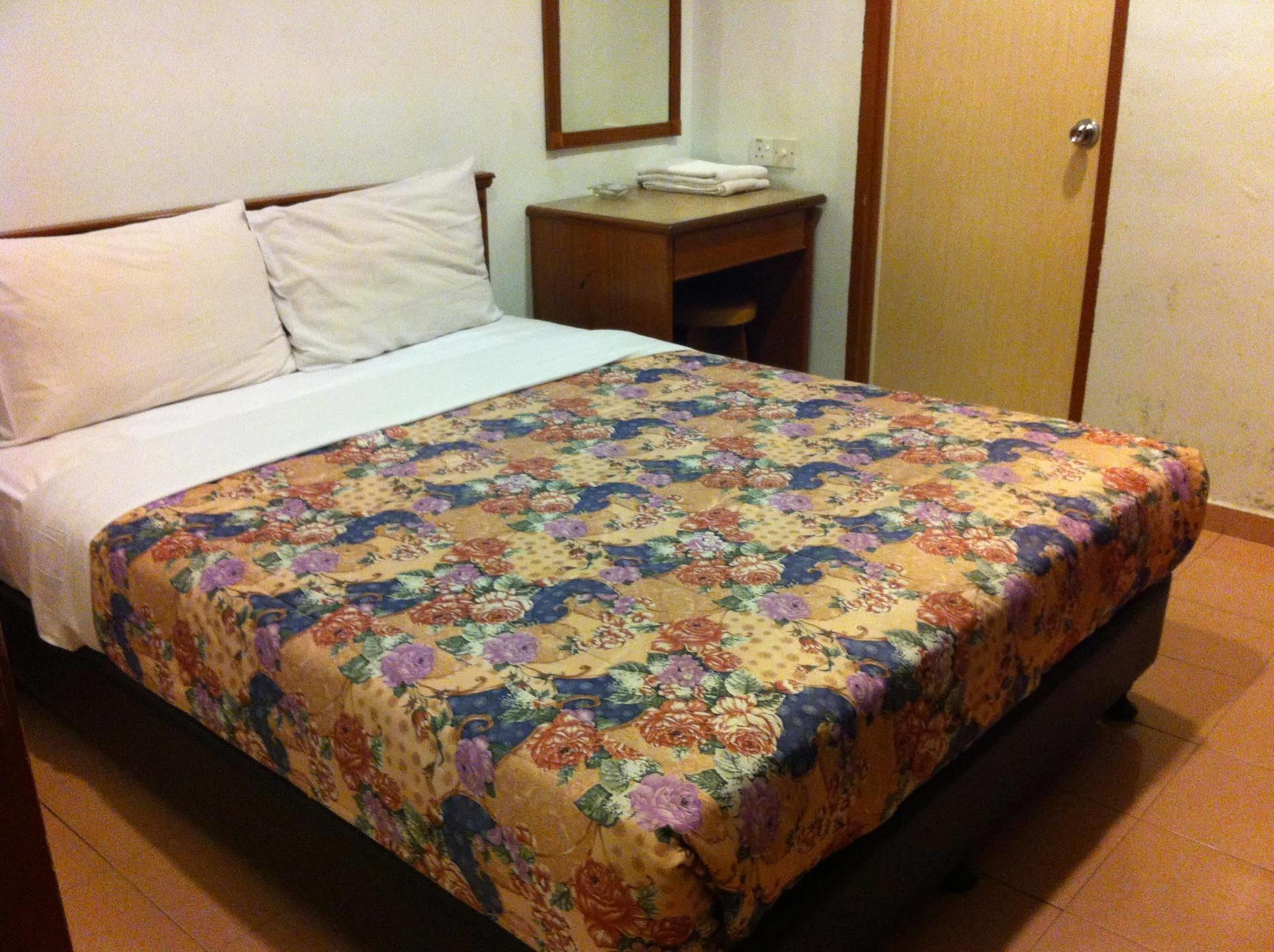 Hotel Home 88 Teluk Intan Exterior photo